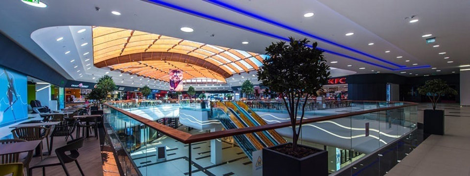 Constructie Mall cu pereti inalti